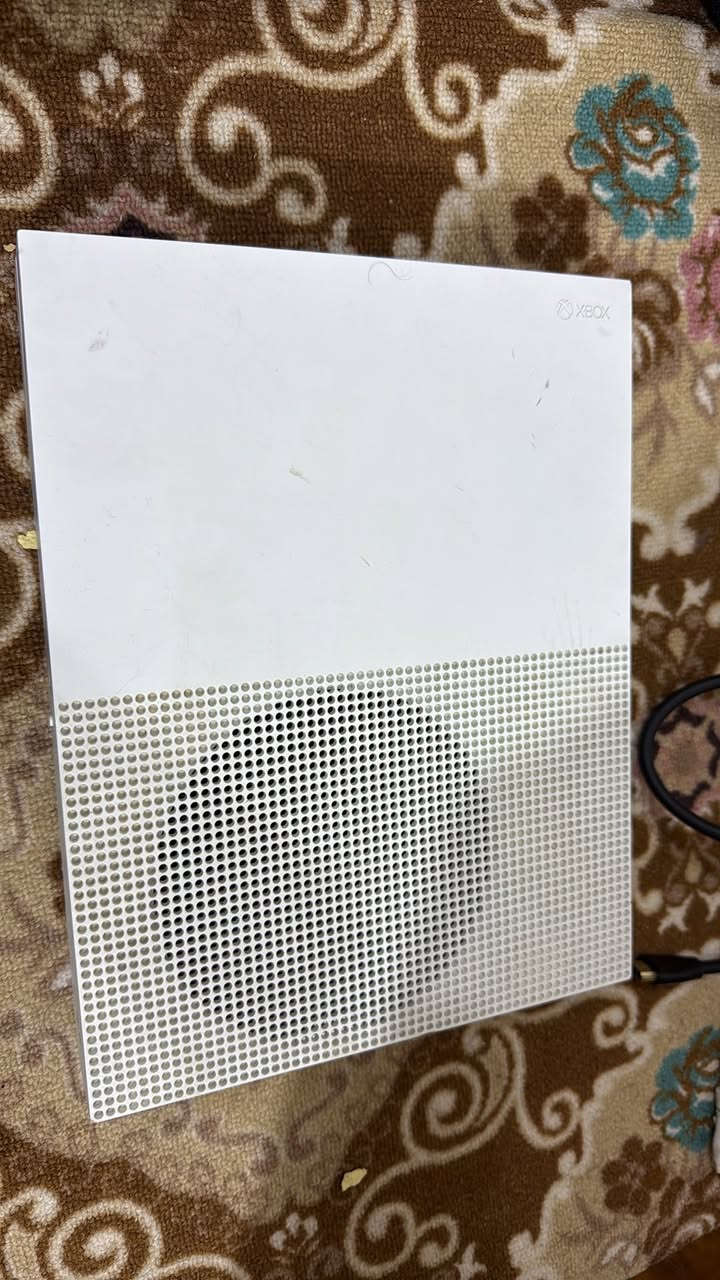 سلام عليكم اكس بوكس وان إس للبيع فقط
ذاكرة 500 

ملحقاته كاملة عدى كارتونه 

فقط اليده بيها شوية درفت لا غير 

توصيل محافظات موجود 5 

مكاني نجف كوفة حي المتنبي 

سعره 130 نهايته من 120 من اخير


**إذا كنت صاحب هذا الإعلان وتريد حذفه لأي سبب، رجاءا أرسل رسالة إلى الدعم الفني**