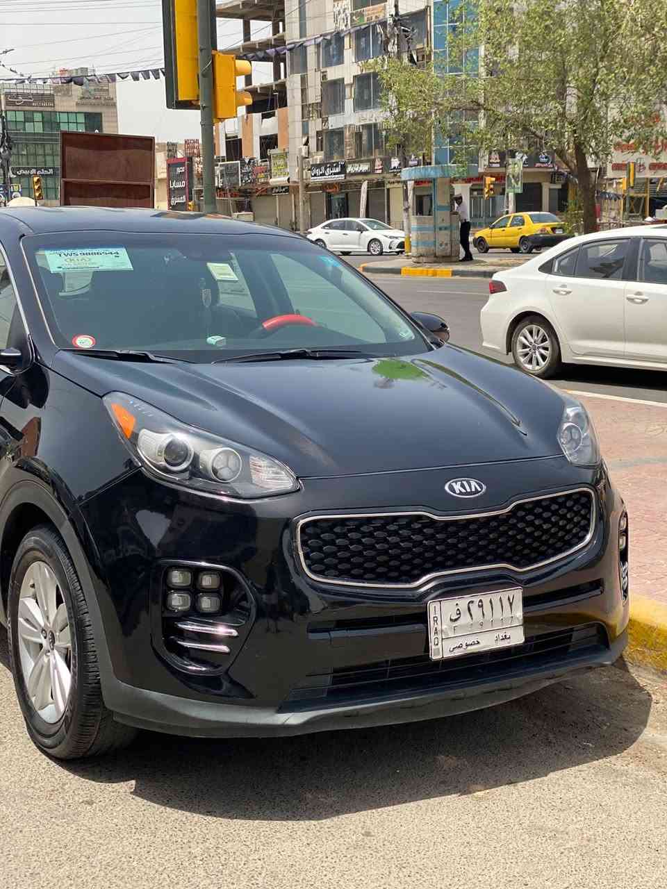 السلام عليكم  كيا سبورتج موديل 2019
بيها  بس بنيد مبدل فقط! مكفولة من الشخط 
مكينه 2400gbi ماشيه 57 الف موصفات عاديه مكان سياره بغداد شارع فلسطين شرط تحويل ثاني يوم ***********
