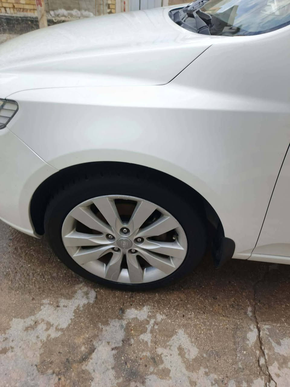 سلام عليكم للبيع سيراتو موديل 2013 
بيها شبرين صبغ بس والباقي مكفوله كفاله عامه حتى الدعاميات مكفوله وحتى من البارد سياره جديده وعلى ايد وحده من الزيرو لحد الان ابد ما متعوبه محرك 1600 ما مفتوح كير ما مفتوح حداديه جديده من طول لطول تراي زيرو بيها تخم تاير جديد ومكفوله حتى من الفتح كلها وضع شركه داخلها جديد مواصفات ليد نهاري حاكيه وبلوتوث اشاير بلمري مر شفط يدات ستيل ويل كب شفتات ستيرن صالنصه رياضي ارقام وهزه وفحص كله جديد لل 2029 تحويل مباشر السعر 105 وبيها مجال بسيط مكاني بابل القاسم ***********. ***********
