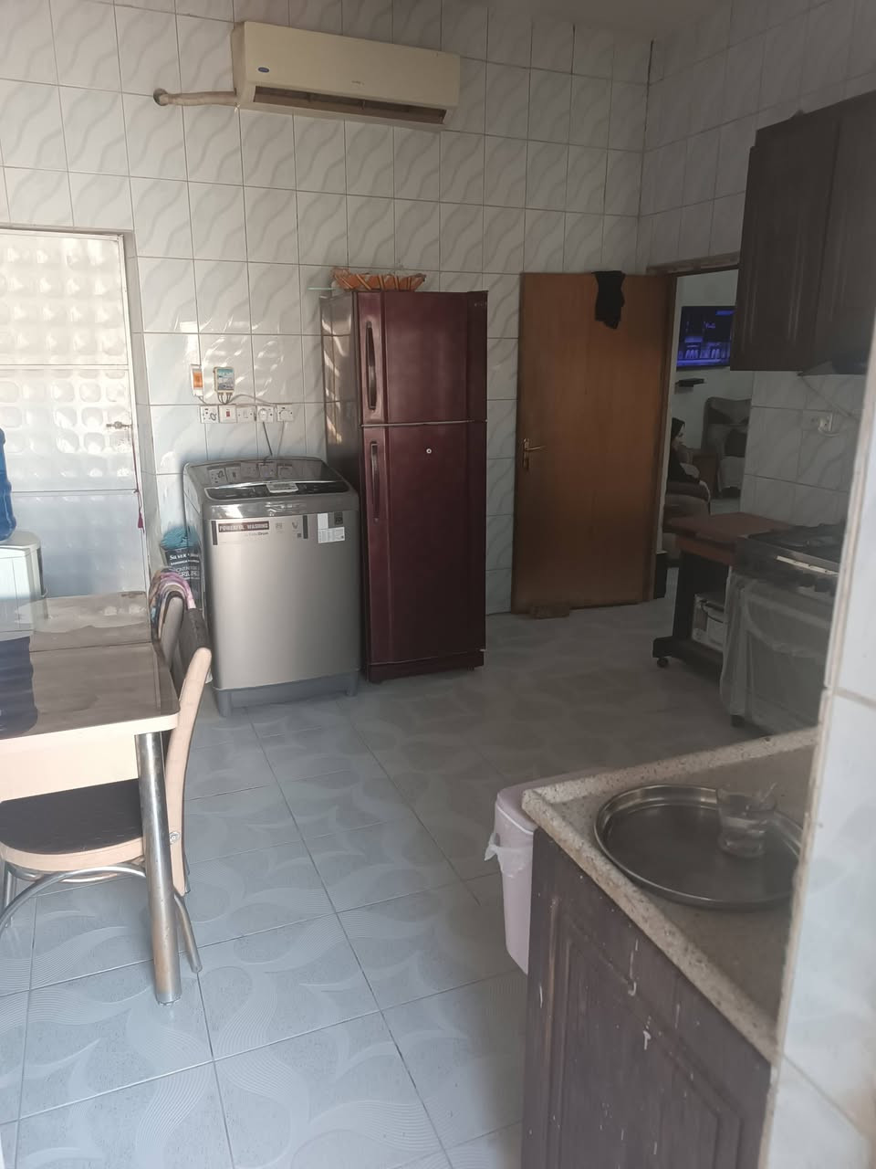 دار للبيع في الطشاش الاوله طابو صرف 200 متر 10*20 بناء سنة 2010 نضيف جدا موقع مميز على مربع حديقة قريب من كراج الطشاش شارع صيدلية محمد يتكون من غرفتين وصالة ومطبخ وحمام وبيتونه وستاره السقف صب وشتايگر والاستقبال والحديقة مشتمل وحده والسعر أتصل على الرقم ***********
ملاحظة البيت ورثة أو بي قسام شرعي أو مابي قاصرين
#الجميع
