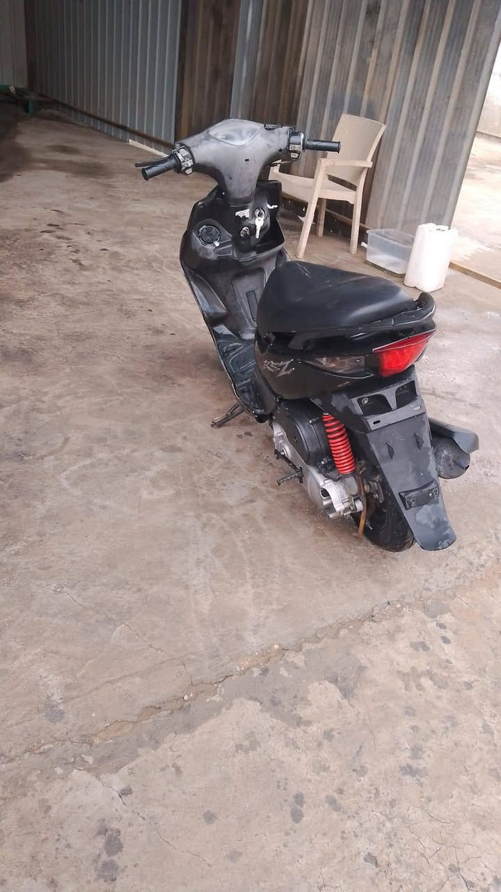 سلام وعليكم شباب ماكس مضلع للبيع كفرات بلادي نقصه بس قبق بانزين  ودراجه خير من الله رايده 500 بيه مجال مكاني بغداد الدوره ***********
