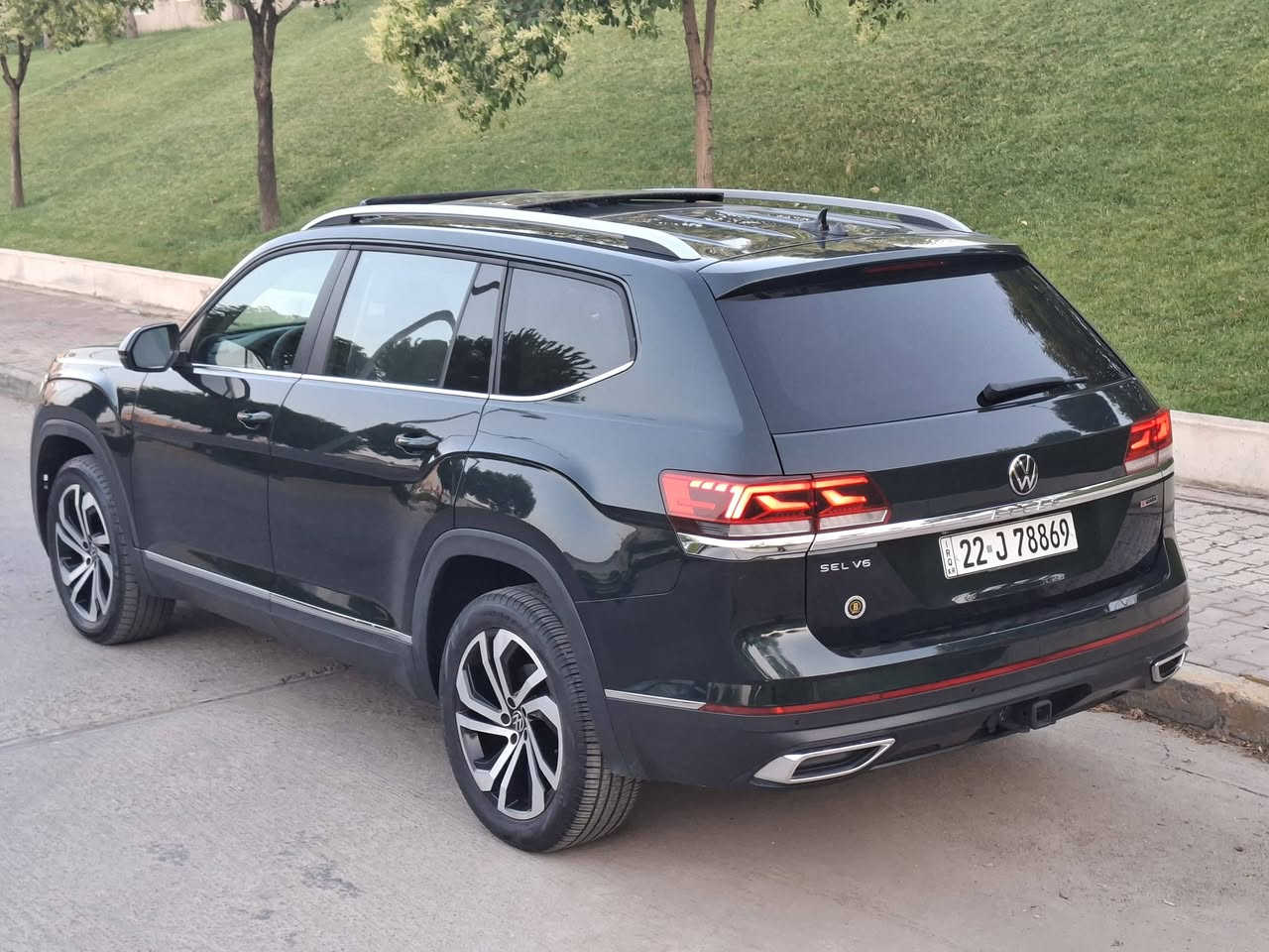 بسم الله الرحمن الرحيم
VOLKSWAGEN ATLAS 2022 V6   SEL 4MOTION
فول فول مواصفات 
اللون : زيتوني داخل لونين 

الموديل : 2022

7 راكب 

السعر  295 $$

حجم المحرك : V6 سلندر (3.6L)
ماشية 21 الف السيارة حيل نضيفة 100/100

السياره كلين بدون حادث بدون ايرباك رقم شاصي سونر موجود بالمنشور فقط بالعراق نص باب صار بيها صبغ سونر موجود بالمنشور 

المواصفات : SEL 4MOTION 

فور ويل 
بانوراما
بصمة تشغيل
بصمة أبواب
تشغيل عن بعد (Remote Start)
صندوق شفط كهربائي
رادار أمامي (تحديد مسار)
رادار جانبي (نقاط عمياء)
رادار خلفي (تحذير من الاصطدام)
تبريد مركزي لمس
كشنات جلد+تدفئة 
كشنات كهرباء
دشبول ديجيتال
هاند بريك بصمة
‏Android Auto 
‏Apple Car Play 
مانع انزلاق+ABS
شاشة كبيرة لمس
حساسات خلفية+ كاميرا 
تحكمات استيرن
اوتو ستارت Auto start 
اوتو ستوب Auto Stop 
منافذ AUX+USB
بعد هواية مواصفات السياره حيل نضيف جاهزه هزة رقم سنوية جديد بسمي السيارة تخم تايرات جديد السياره مابيها اي مصرف بشرط مكاني سليمانية سعر 295 للاستفسار اكثر ***********
