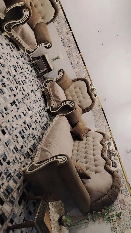 السلام عليكم تخم ملكي عشر مقاعد السعر ٣٥٠
*********** واتساب موجود
