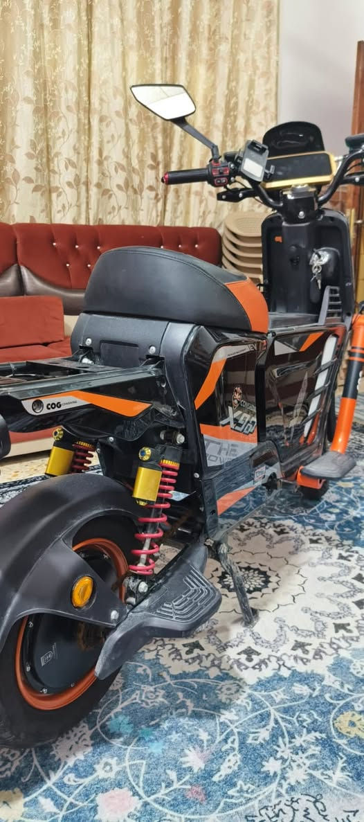 مثل ماواضح بالصور والفديو دراجه X900 معروفه بقوتها ومتانتها مختمه من كلشي كهربائيات وكلشي جاهزه 5 بطاريات    *********** مكاني بصره شقق الكزيزه
