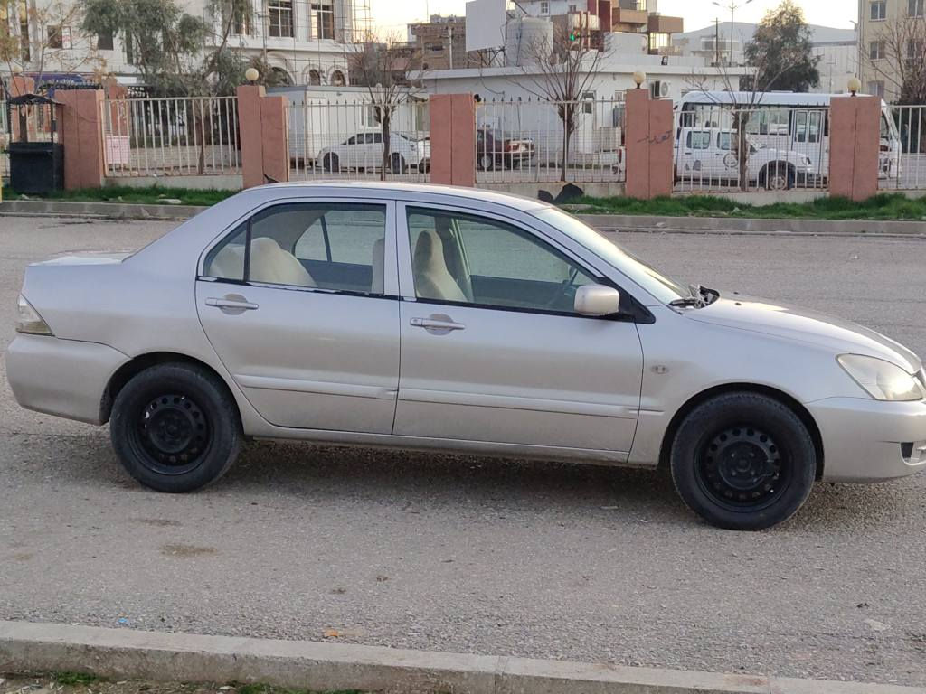 لانسەر مودێل ٢٠٠٨
ژ.م ***********یان***********
شوێن سلێمانی نرخی ٦٦گەڵا
گێڕوو مەکینەی بەشەرت گێڕ تۆماتیک
مەکینە گەورە و ناو زەرد و جام کارەبا
بۆیاخ کراوەتەوە لەسەر کاڵبونەوە چەمەلغی دوای سایەق قرچێکی هەیە
سەنەوی بەسەر چوە تەحویل وکالە بەشەرت
چوار تایەی لۆکی بۆ بەستراوە
تاغم پێشی تندو تۆڵە هیچ مەسرەفی نیە
تەبرید و گەرمی بەشرت السليمانية, العراق
