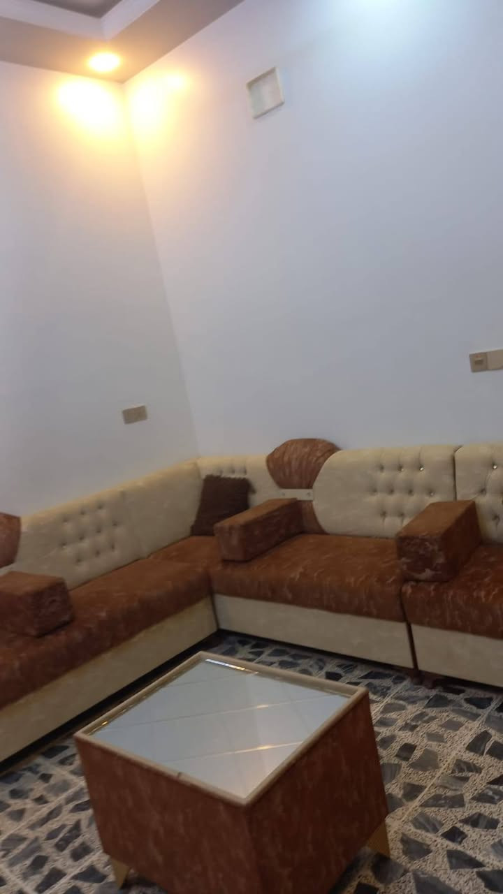 دار المساحه ٢٥٠ متر للبيع مكون من طابقين والثالث صاله كبيره يوجد ٥ غرفه نوم الجغيفي الثانيه قرب أسواق جنه السعر ٢١٥ مليون وبها مجال للتفاوض كورك *********** اسيا *********** اسماعيل الجميلي للعقار الجغيفي الثانيه عبور الجسر الجغيفي
