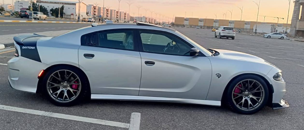 السعر 192 للاستفسار *********** جارجر موديل 2019  امريكي حادثه بس البنيد بدون دواخل  ارتي ماكس فول مواصفات 1/1 فتحه سقف شفتات كشنات كهرباء وتبريد تدفئه شاشه كامره دوار تحكم استيرن حساسات خزن ميموري مكينه 5700 وكير مكفولات تبريد ثلج حداديه جديده تخم تاير السيارة جديده كلش احلى من الصور مابيه اي نقص ماشيه 89 مكانه كربلاء
