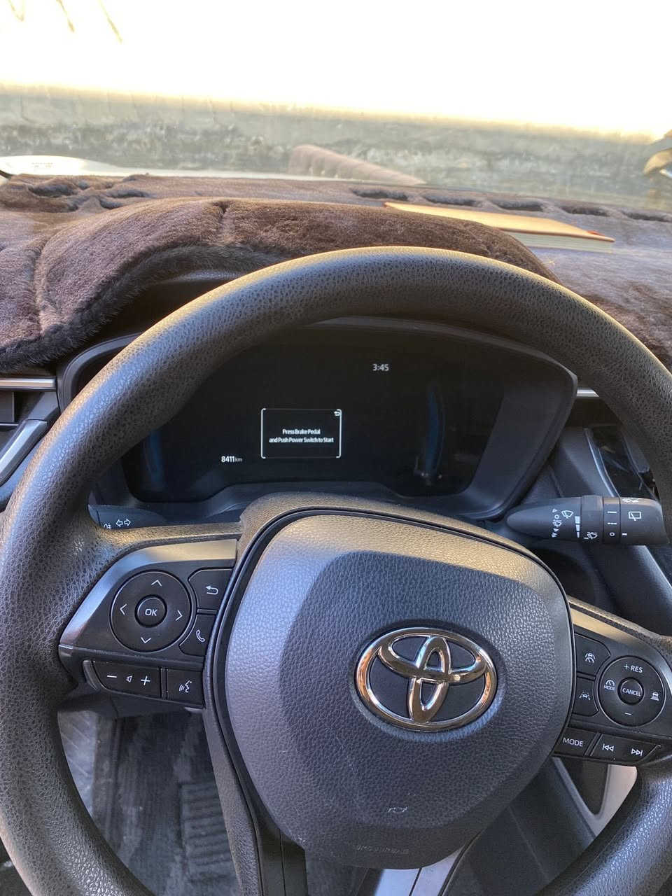 السلام عليكم
كورلا كروز موديل 2025 فول مواصفات 
بصمه _ فتحه _ تحكم جهتين _ رادار وباقي المواصفات المعروفه 
ماشيه 8000 كيلو 
عارضها ب 26 مليون و500 الف 
مكانها السيديه 

0771 196 3930
