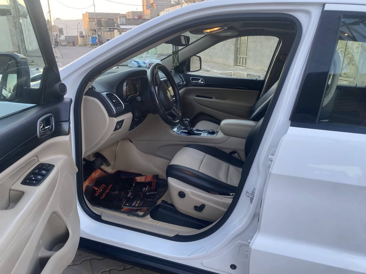 السلام عليكم ورحمة الله وبركاته
جيب بلاك توب خليجي موديل ٢٠١٩ مواصفات البلاك معرفه لون ابيض بلاديه السياره مكفوله من الحادث جميع قطعها بلاديه السياره ضايفلها منضومة غاز يعني تنسى شي اسمه دوانز بيها خزان غاز ٩٠ لتر السياره كلش نضيفه وبالواقع احلى من الصور مكان السياره الحبانيه 

السعر ٢٦٥


**إذا كنت صاحب هذا الإعلان وتريد حذفه لأي سبب، رجاءا أرسل رسالة إلى الدعم الفني**