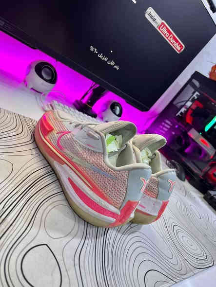 سلام عليكم نايك زوم اصلي  ڤيتنامي شرط ادك الباركود يطلعلك بلموقع ونفس القطعه نضافة مية بل مية وكاله اذا مو وكاله مرجوع يجي بي فتحات تهويه والطركه تجي جلاتين مناسب للصلات للجم قياس 43 طول قدم 27.5 ميلبس أكثر 
###القطعه مستخدمه نضافتهة مية بل مية زلغة مابيهة 
السعر 30 آلف قفل مع توصيل تصير 35 رجائاً 💜💜
عندي مشكله بل خاص راسلني واتساب او علق وأني اطبلك ***********
