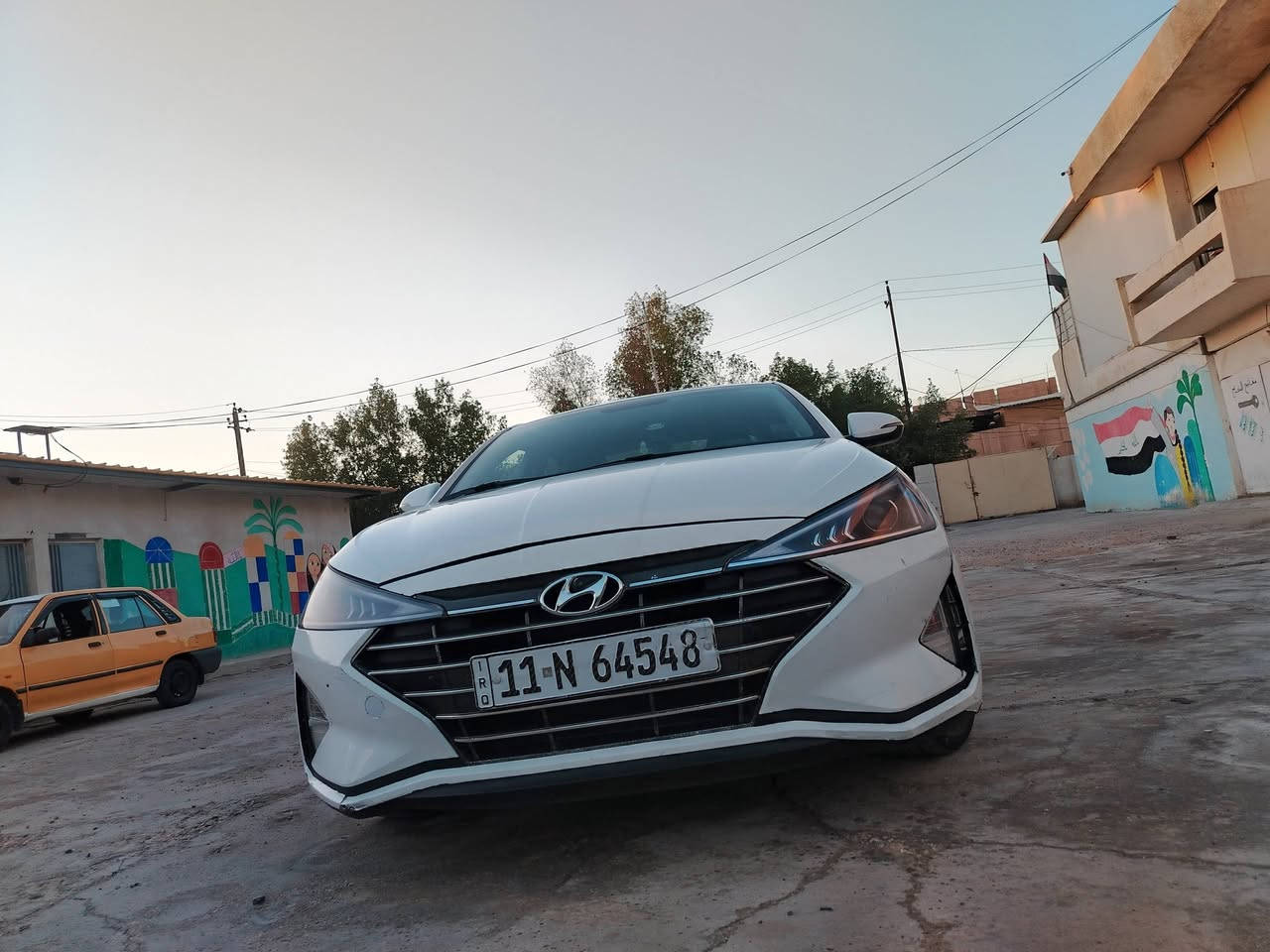 السلام عليكم  
الانترا2020 خليجي ((السعر)) 160 بيها مجال 
رقم بغداد نكليزي بسمي هزه وسنويه جديده لحد 2032
السياره بيها بارد ثنين كلش زغار وبيها حار بل دوسه مال جهه الصدر  تخم تاير جديد +دوشمه جلد كير AT كير محرك كفاله عامه صدر امامي خلفي كامل 
فول مواصفات واحد ع واحد 
مواصفات 
محرك 2000
بصمه تشغيل 
بصمه ابواب 
فتحه سلايت 
شاشه كامره

  اتصال على الرقم ***********
*********** مكان السياره بغداد محموديه
