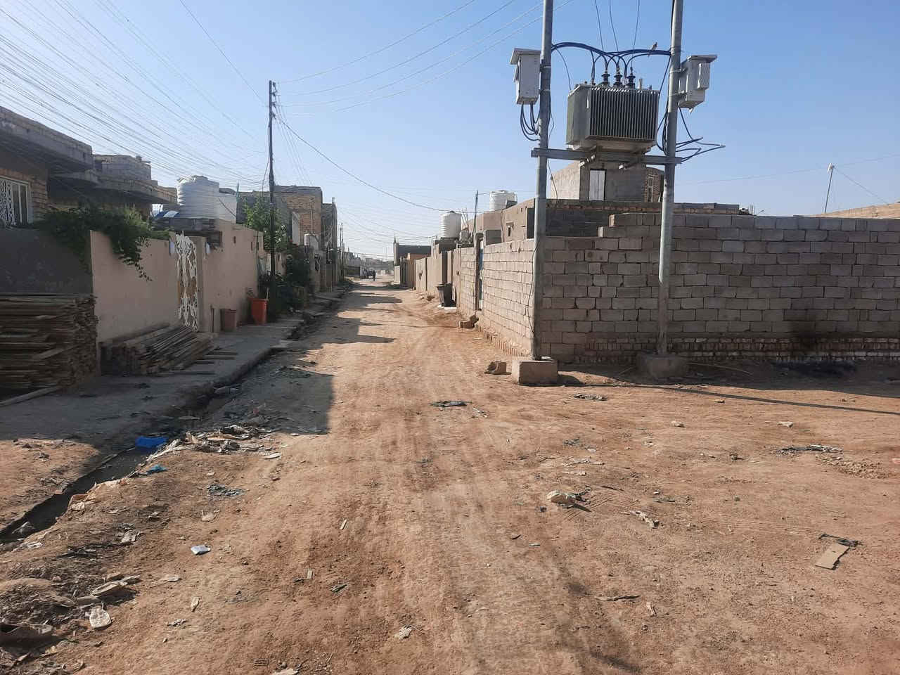 قطعة للبيع زراعي حي الشهداء قرب فاهم ابو الاسواق مساحة ٣٠٠ متر تبعد عن محولة الكهرباء بيتين شارع مرتب واصل ماي وكهرباء

‭***********‬
