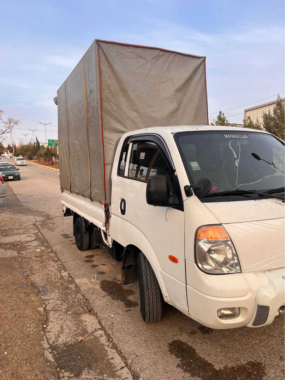 کیا ٣٠٠٠مۆدیل ٢٠٠٨ مەکینە رەشی پەمو  نۆزل عادی    گێرو مەکینە تەبرید بە شەرت سیارەکە جاهیزە  مەکینەی تازە بەسترایە  سبوخی نیە جێ جێ سبوخی هەردایە و شوێن کارتی 
هەیە سەنەوی رە قەمی هە زەی نوێیە  تاخم تایەی پێشەوەی حە فتەکە بەسترایە سیارەکە شاشە ئایپادو کامیرا چەمچو چادری بەرزی لە سەرە مالی کەسابەتە بێ مەسروفە سعری ١١٥ وەرەقەو مەجال 
*********** *********** شقلاوة, أربيل
