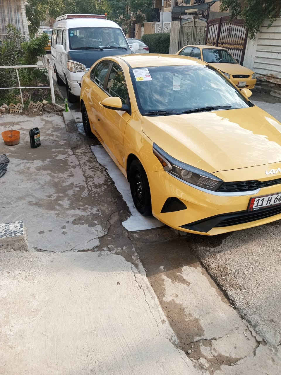 السلام عليكم
فورتي22 وارد امريكي للبيع السيارة ليبل واحد عدا تبديل قبق جنطه بدون ارباك. ......صور الحادث بالمنشور 

تخم تاير كوري جديد صار اسبوع شديته 

تبريد ثلج 

هزه جديد 

رقم انكليزي 

منظومه غاز 

مواصفات نص فول 

صدر جديد وضع الشركه 

تخم دسكات جديد 

السيارة خير من الله كبل لشارع دينار متصرف عليه 

الشراي يتصل ***********

السعر 157 بيهه مجال لطيبين
مكان السيارة بغداد الزعفرانية
