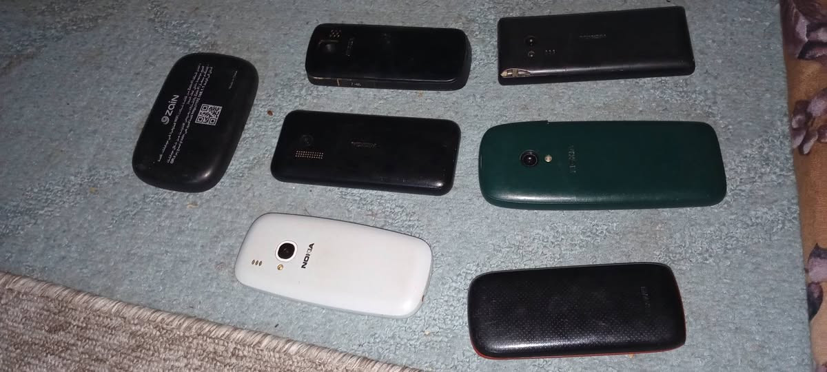 نوكيا اصلي كلهن باب اول ما مصلحات  بس جهاز لا شاحنه ولا بطاريه كلهن شاحنه سامسونج
وكلهن شغالات شلع كلهن تريد جيب بطاريه وياك وفحص  مكاني كربلاء ***********
