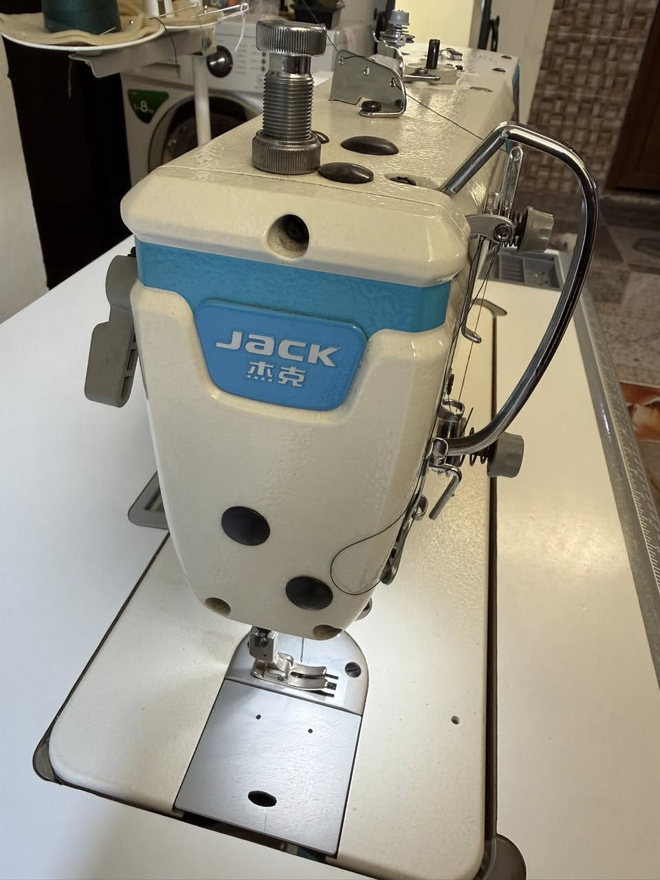 مكينه جاك A6 الاصلي فول للأخير …..؛جديده استعمال قليل جداَ بعدهه دهن الشركة ، الحوض كبس ، شرط من كل شي ✔️ الشراي خاص متواجد متاجد وات ساپ  
***********
