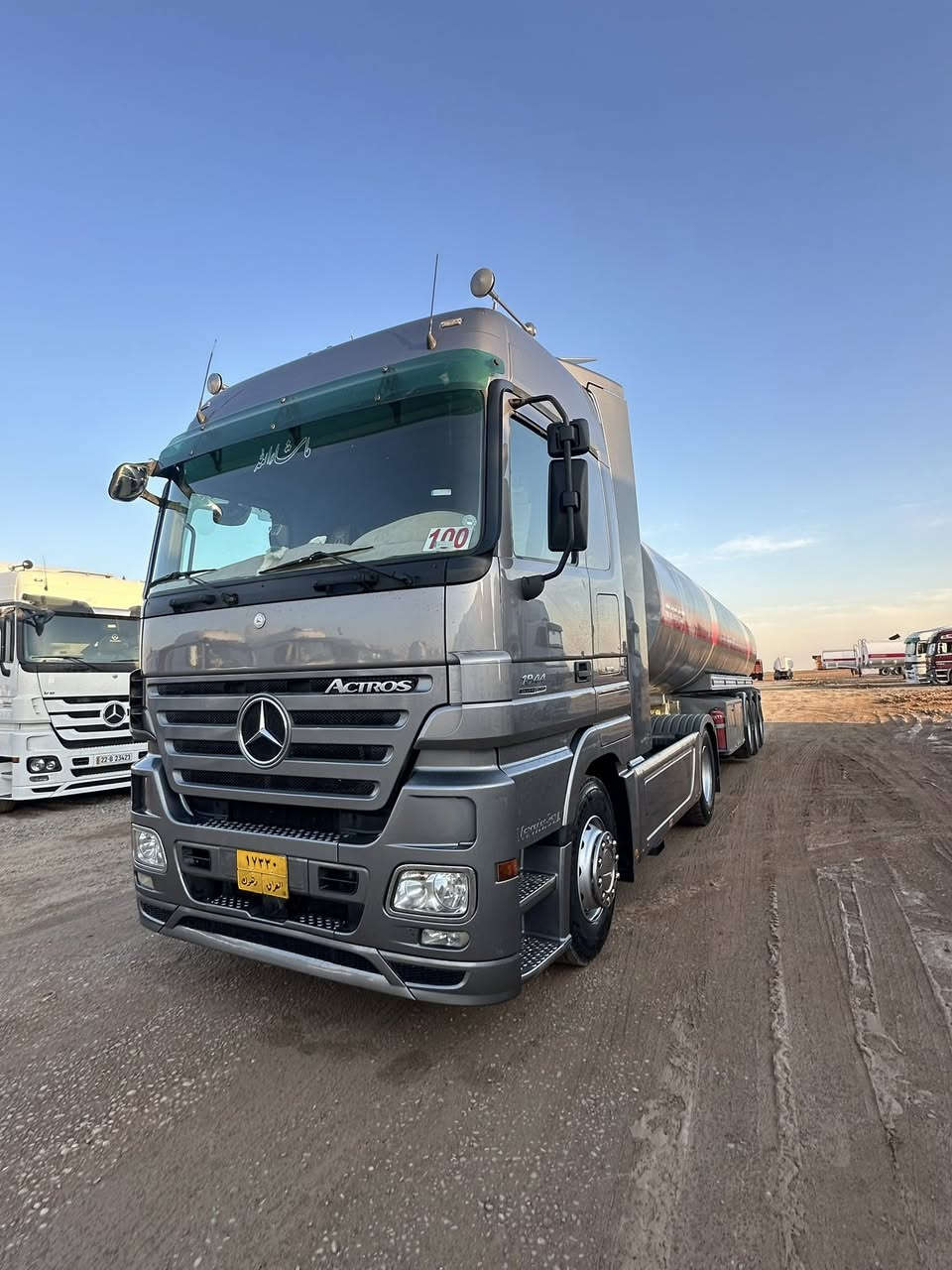 للبيع مارسيدس اكتروز تريله صهريج 
موديل 2007
حجم 1844
مواصفات سيارة كامره حساس 
ريتايدر تبريد ثلاجه سقف نجوم 
بردات كهربائية ادبلو دبل مناميه 
اوتماتيك 12 نمره 
صهريج فصال شركة شاكر حداد 
***********
***********
***********
***********
