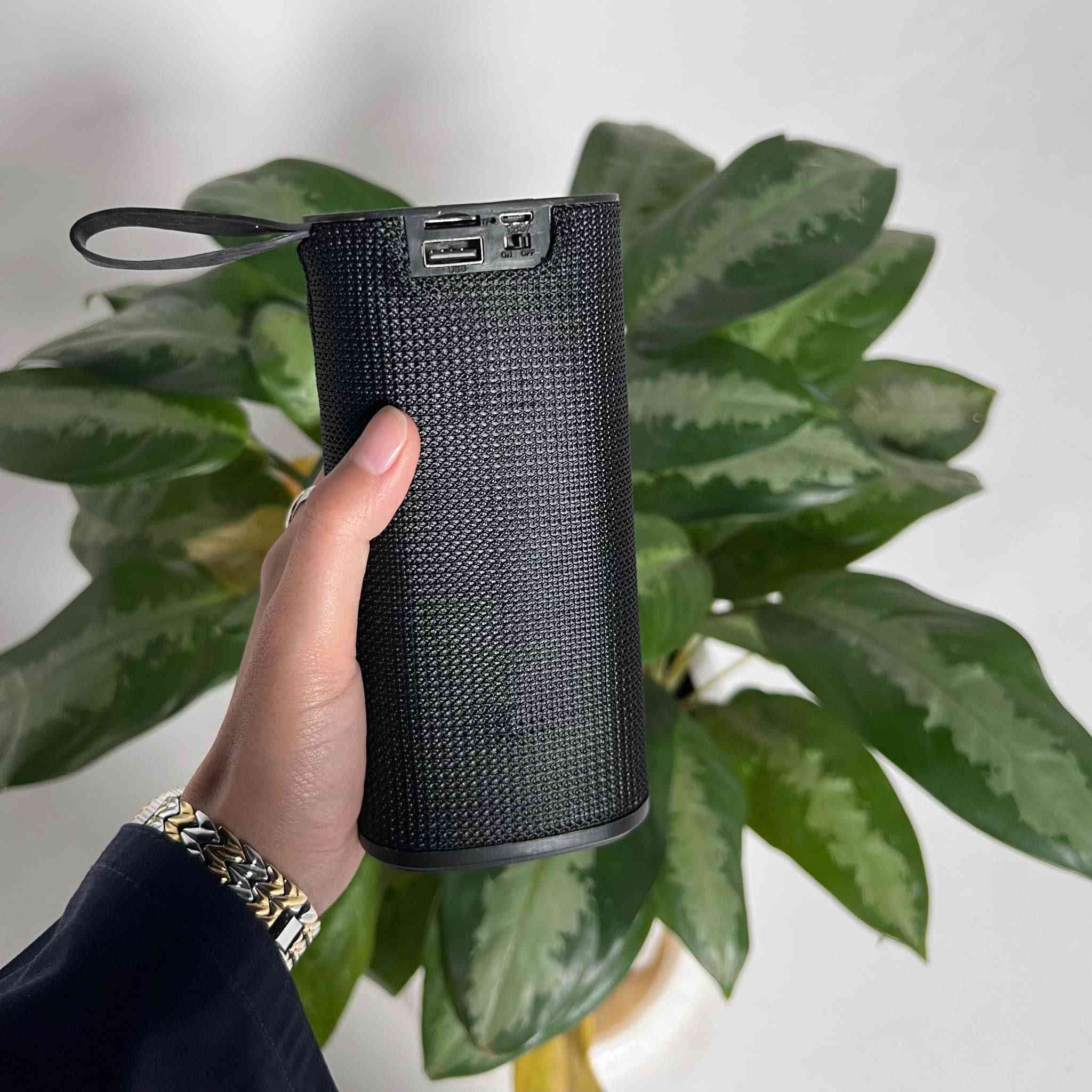 🎵🔊 سبيكر بلوتوث محمول Z-3282 مع Bass قوي!

يدعم بلوتوث، USB، TF، FM، وLine in 🔗
تحكم بالموسيقى والرد على المكالمات مباشرة ☎️
بطارية 1200mA لتشغيل 2–4 ساعات 🔋
تصميم صغير وسهل الحمل 👜

صوت نقي وممتع وين ما رحت! 💥 بغداد, العراق


**إذا كنت صاحب هذا الإعلان وتريد حذفه لأي سبب، رجاءا أرسل رسالة إلى الدعم الفني**