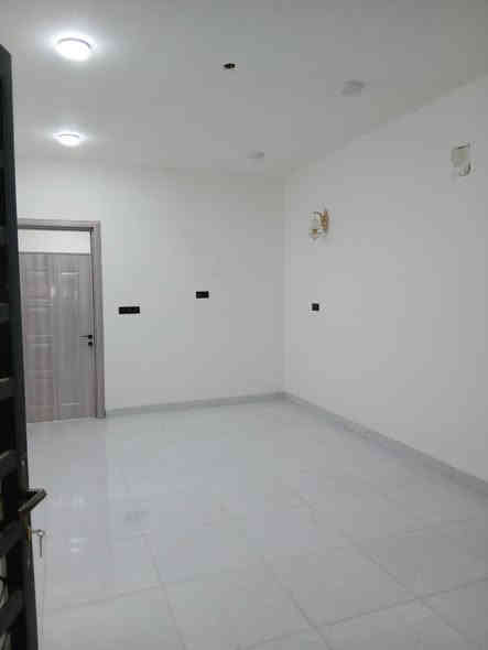 السلام عليكم 
يتوفر دور للبيع عدد اثنان متجاورات  طابو زراعي سند 25كل دار مساحته 150م طابقين الطابق الأول يحتوي على غرفة نوم واحدة وصالة واستقبال ومطبخ ومجموعه صحيه داخليه وخارجيه والطابق الثاني يحتوي على غرفتين نوم وصالة وحمام موقعه في المسيب خلف حي المصطفى قطع حجية نوفه السعر المطلوب للبيع 115 مليون لكل دار قابل للتفاوض للأستفسار الأتصال برقم *********** او مراسلة الصفحة علما البناء جديد فول مواصفات
