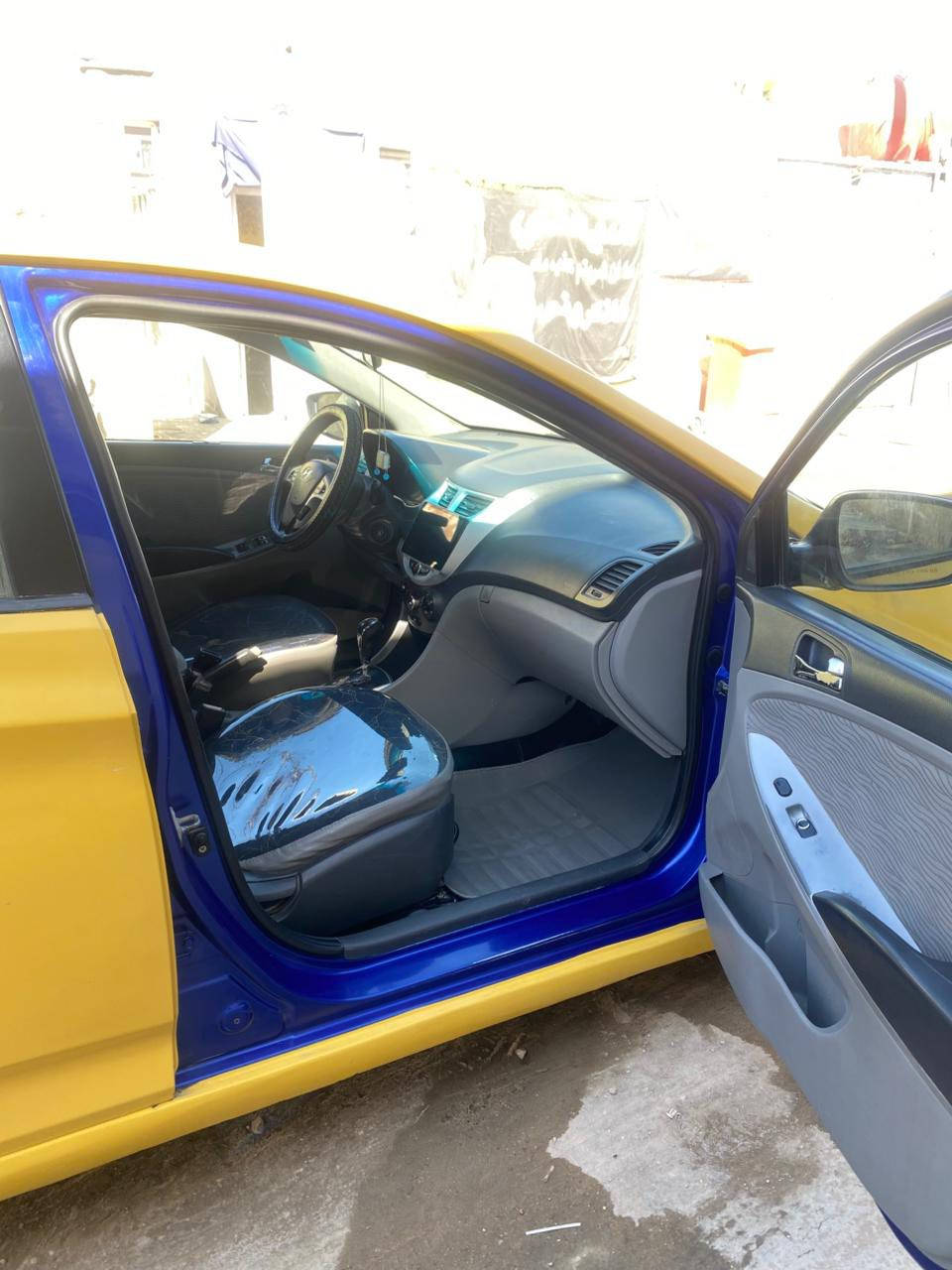 السلام عليكم اكسنت وارد أمريكي موديل 2012 الحادث فقط جاملغ امامي محرك 1600 مكينه جديدة صارله ثلاث اشهر من شاده كير جديد تخم تايرات جديد دوشمه جديد السيارة مصفره هيئة وغرامات والسيارة بأسمي التحويل ثاني يوم 
السعر 85 بيه مجال 
العنوان بغداد الكفاءات العبيدي
الرقم ***********
