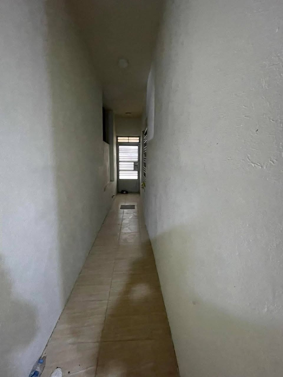 للأيجار مشتمل طابق ارضي مودرن مساحه 250 م #السيديه
(معزول عزل تام )🔱🔱

يحتوي على 2 نوم وصاله ومطبخ وصاله وهول حولي وخدمات عدد 2 والصاله سويت + كراج سياره كبير 📍🔱

* يحتوي المشتمل على مدخلين ✅

الموقع السيديه مربع الاقتصادين📍

الأيجار مليون قفل 🔒🔒

***********
_______________________________________
للأستفسار اكثر تفضلو بزياره مكتب الطائي للعقار 💎
السيديه شارع المركز عماره عالم الجوكر ✔️

او الأستفسار ع الارقام ادناه 📞↘️↘️ (متوفر واتساب )📌🔛
