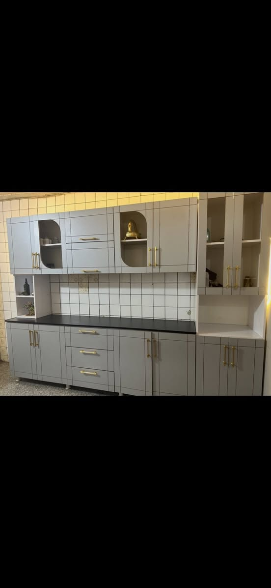 مرحبا عندي غرفه وكاونتر جدد دابيعهم مصار شهرين من جبتهم 
وسبب لبيع داشيل مكان اصغر اي ستفسار تصال بهذا لرقم ***********
