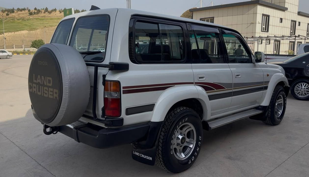 تۆیۆتا لاندکروزەر 1997 GXR 4.5 inline 6 
جوانترینو پاکترین لاندکروزەر لەیلا عەلوی یەکێکە 
لەتاقانە هەڵگیراوەکانی کوردستانو عێڕاق
گێڕ عادی دەبڵ تەنکی، دەبڵ سپێر، تەبرید مەرکەزی، 
سەلاجە، ناو قاوەیی، قفڵ مەرکەزی، جام کارەبایی، 
ئاوێنە کارەبایی، گێڕو مەکینەو دەبڵ ئەکسلی بەشەرت 
%100 هەمو گیانی لەسەر دەقی شەریکە ماوەتەوە، 
بێ بۆیاخ دەعامی بۆ دەعامی، 
کوشنو فەرشو سەقفی هەموی ئۆریجیناڵ شەریکەیە 
بێ دڕان بێ تێکچون بێ تەقینو ڕوشاوی داشبڵو 
هەمو پلاستیکو ناوەوەی 
سەیارەکە، شانسی لەسەر دەقی شەریکە ماوەتەوە بێ ڕزیویو داخوران 
تایەو وویلی ئۆریجیناڵ بیلادی شەریکە وەک تازە وایە 
مەکینەی %100 بێ بوخارو چەوریو لێچونە، 
سەیارەکە لەهەر جێگایەکەوە بڕوات خەڵک سەیری دەکەنو ڕەسمی دەگرن ئەوەندە تازەیە زۆر وەسفی تر هەیە بۆ ئەم سەیارەیە لێرە ناوترێت هەتا بەچاوی خۆت نەیبینیت، ڕەسمەکان حەقی جوانی سەیارەکە نادەن وەرەو بیبینەو لێیخوڕە تابزانیت چیە،،،،،
تەویلو غەرامەو هەموی بەشەرت
سەنەوی بەناو خۆمەوەیە تا 2030 تازەیە

سعر : داوای بکە لە کۆمێنت ڕاستەوخۆ بۆت دێت 🤖 

 ئەگەر لەدوای شتێکی پاکو دەرەجە یەک دەگەڕێیت ئەمە بۆتۆیە، تکایە ئەگەر مشتەری نیت پەیوەندی مەکە ئەم سەیارەیە بەس عاشقانی خۆی دەزانن چیەو نرخی چەندە
سەیارەکە تەنها 260,000 کیلۆ مەری حەقیقی ڕۆیشوە ئەم سەیارەیە قابیلی خۆشەویستانی لەیلا عەلویە تا لەگەراجێکدا هەڵیگرێتو تەنها جومعان بۆ کەشخەیی لێیبخوڕێت وەرەو ئەم بوکە سپیە بەرەوە ئەگەر دڵخوازیتو تامەزرۆی شتی جوانیت
 
بۆ پەیوەندی کردن بە خاوەنی 

***********
