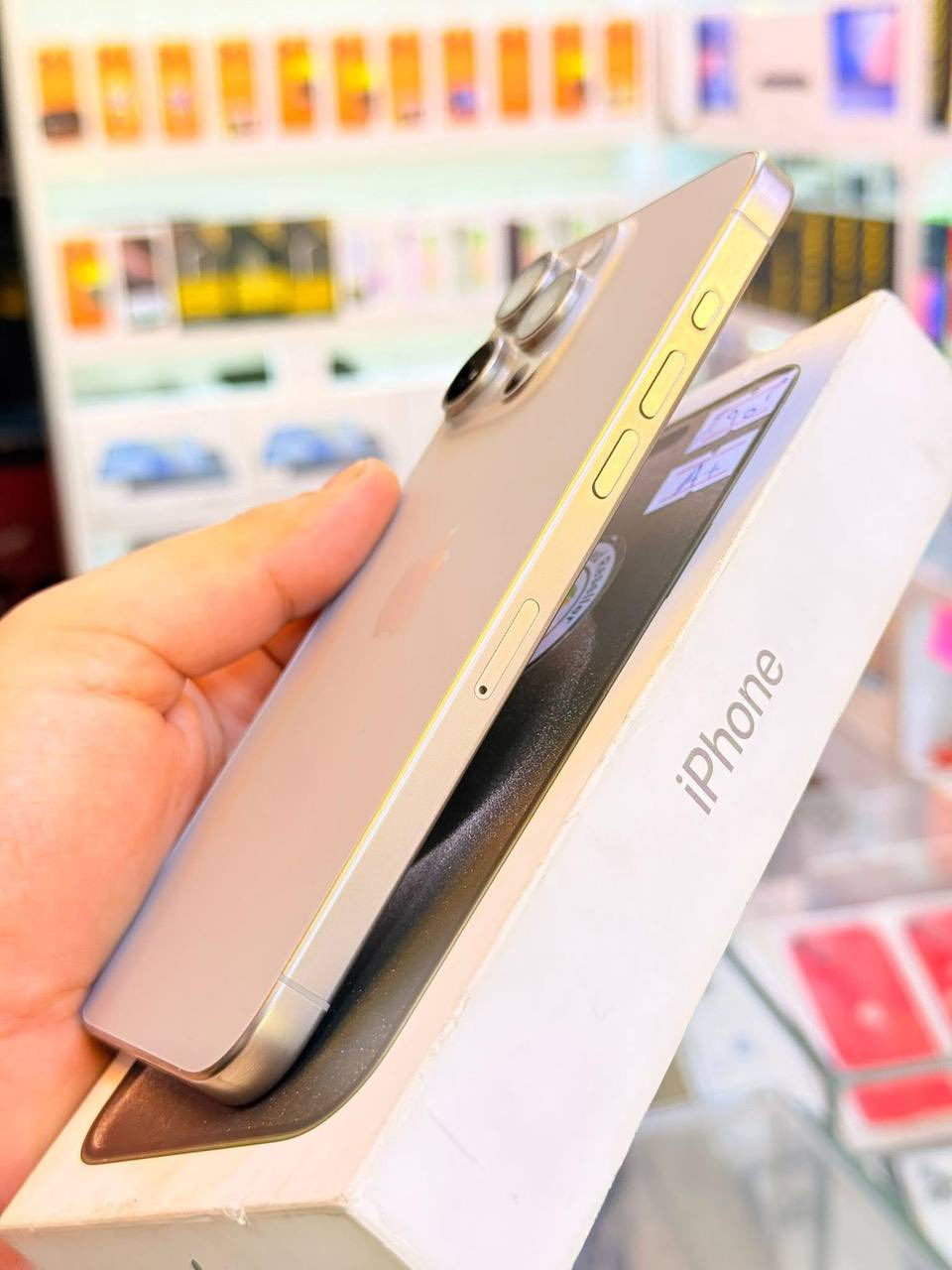 ايفون 15برو ماكس ذاكره 256بطاريه 95‎%‎جهاز اخو جديد زلغ واحد مابي وتر بروف جهاز بمعنه كلامه نضيف هوه جديد سوه عربي شرق اوسط اصلي لا مفتوح ولا مصلح ملحقات كامله ضمان 5ايام من مركز سعر 1100الف  قفله من الاخير 
بغداد البياع 

***********
