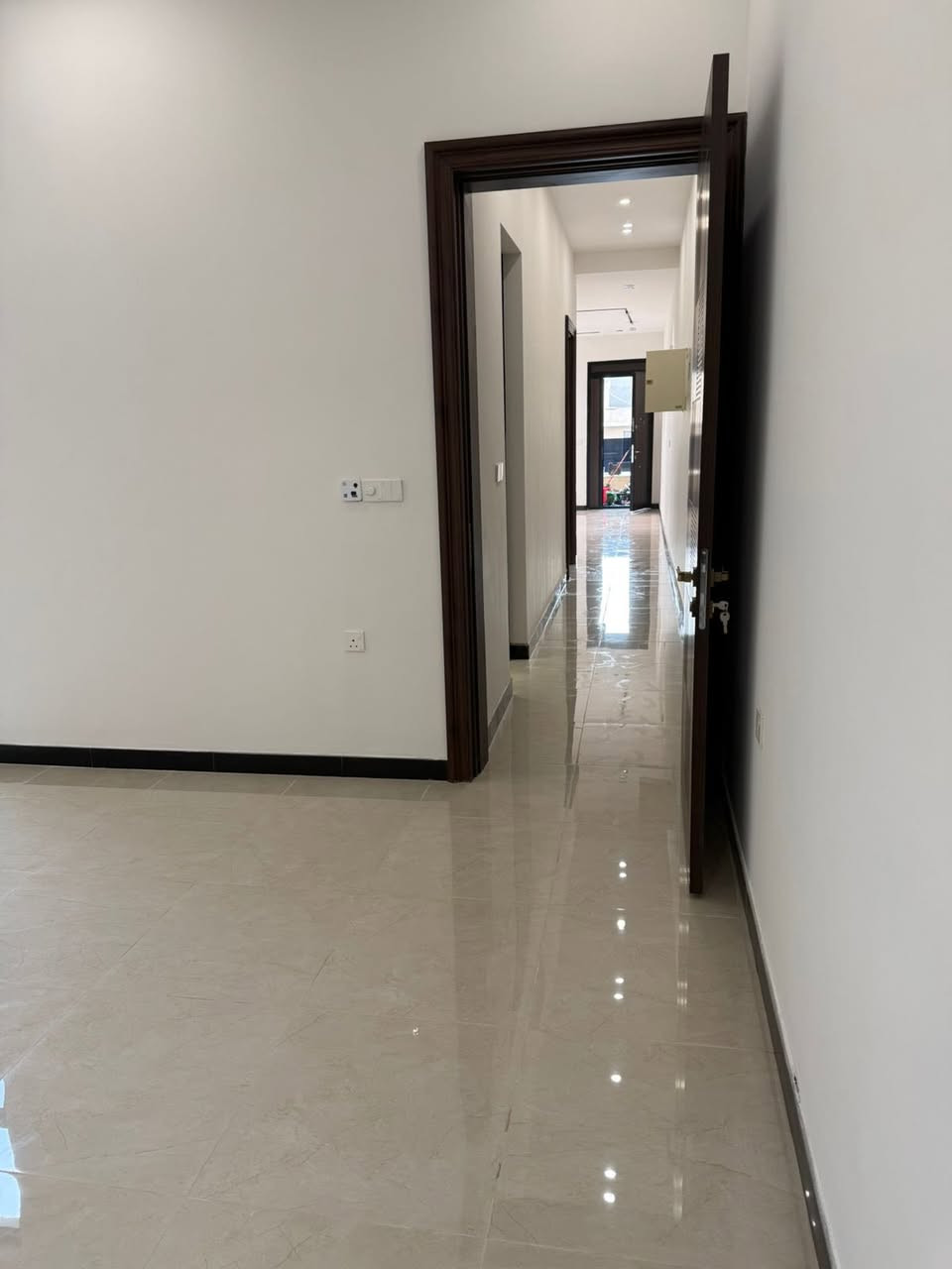 ✨ عرض جديد ومميز للإيجار في المنصور ✨
📍 المنصور – شارع 14 رمضان / شارع مصرف الطيف
فرصة رائعة لأصحاب العيادات الطبية والمكاتب والشركات.
🏢 بناية جديدة للإيجار
متوفر الطابق الأول والثاني والثالث

🔹 يتكون كل طابق من:
 • غرفتين
 • صالة مفتوحة على المطبخ
 • حمام
✔️ مناسب للسكن
✔️ مناسب للعيادات الطبية
✔️ مناسب لمكاتب المحاماة والشركات

📞 للاستفسار والحجز:
***********☎️ 

#المنصور #بغداد #شارع14رمضان #عيادات_طبية #مكاتب_للإيجار #عقار #عقارات_بغداد #فرص_استثمار #مكاتب_شركات #محامين #اطباء #سكن_بغداد
