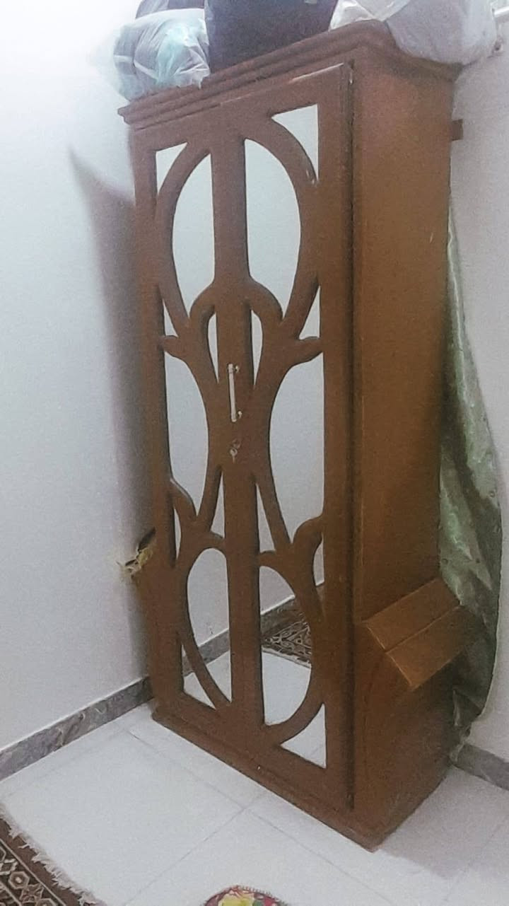 السلام عليكم غرفه اخشاب للبيع نضيفه شوفت عينك السعر ٣٥٠ او بيه مجال مكاني سماوه ***********
