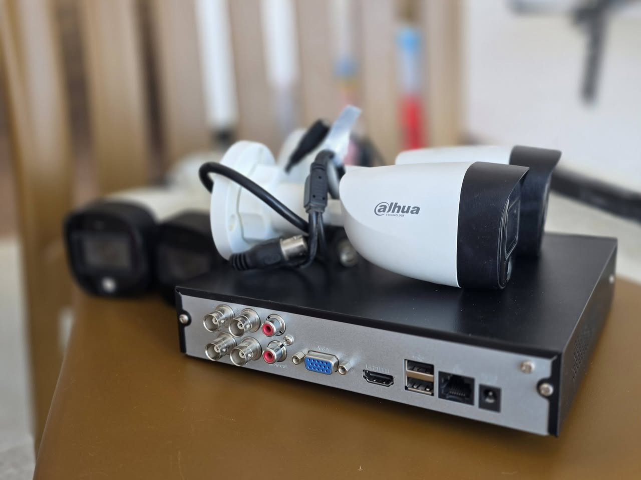 السلام عليكم
متوفر سستم كاميرات تجميع داهوا الاصلي مستخدم دقة 5ميكا .. جهاز من نوع i مع اربع كاميرات ليلي نهاري 5 ميكا 
للتواصل *********** - *********** 
المكان بصره القبلة حي بغداد شارع المكاتب 
يتوفر توصيل داخل البصره و المحافظات
