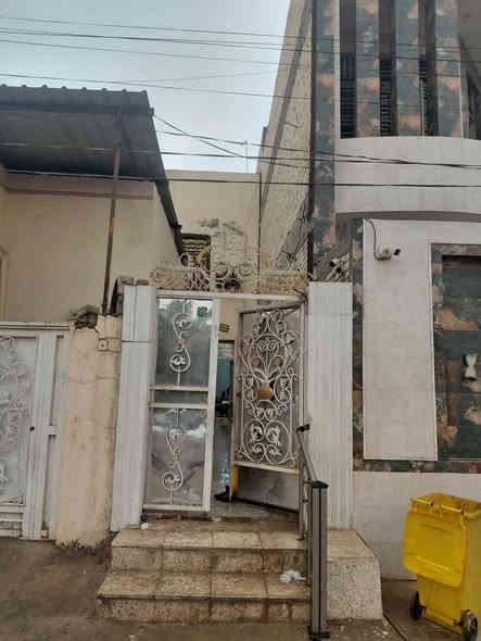 دار للبيع 145متر حي ميسان مقابيل جامعه الأمام الصادق خلف مطعم سيد عدنان الجديد على ساحه دولان 2متر مطلوب صندوق الاسكان 210الشهر السعر الكلي 185 قريب على الشارع تجاري ***********
الطابق الاول استقبال ومطبخ وصاله وحمام ومكشوفه 
الطابق الثاني 2غرفه وصاله وحمام وبيتونه
وغرفه بالطابق الثالث
