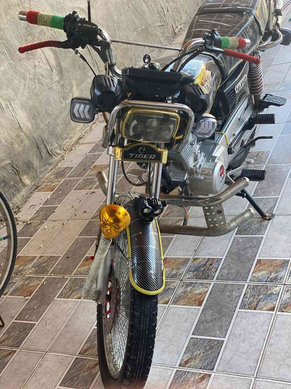 تايكر موديل 24 دراجه نضيفه وجديده بس الشاشه مضروبه 
اوراق أصولي لا تبخير ولا تنقيص 
السعر 600 وبيها مجال 
مكاني خان بني سعد
***********
