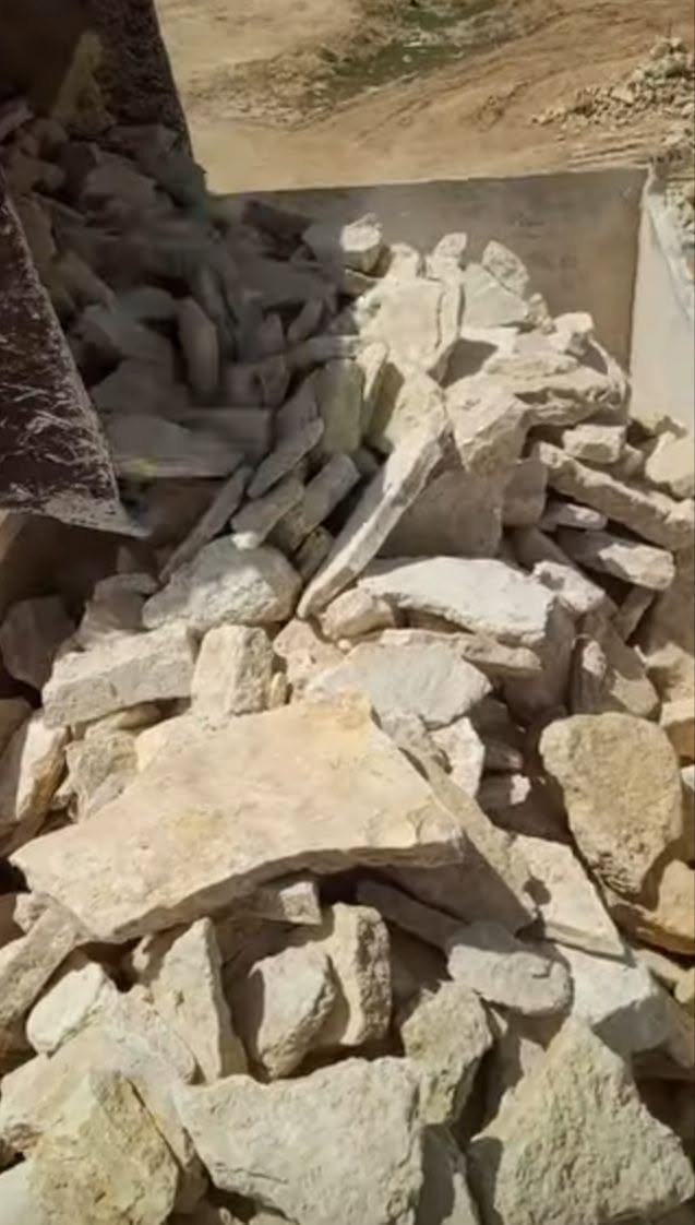 السلام عليكم حجر درجه اولى انسب الأسعار تحميل بالأيادي حجر النجف السن القويه  اتصل ودال ***********
