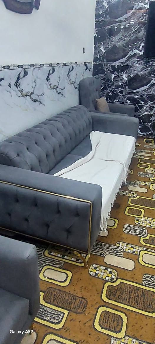 السلام عليكم تخم للبيع مال بيت نظيف جدا 10مقعد مكان قلاب تركي بغداد مدينة الصدر سعر 450وبي مجال ***********
