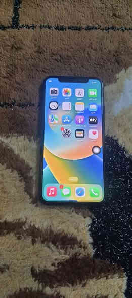 جهاز ايفون اكس عادي ذاكره ٦٤ لجهاز شغال سعره ٩٠ الف مراسله واتساب او اتصال *********** مكاني بغداد
