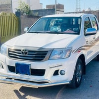 هايلوكس • ٢٠١٥ • ماشيه ١٤٠٠٠٠