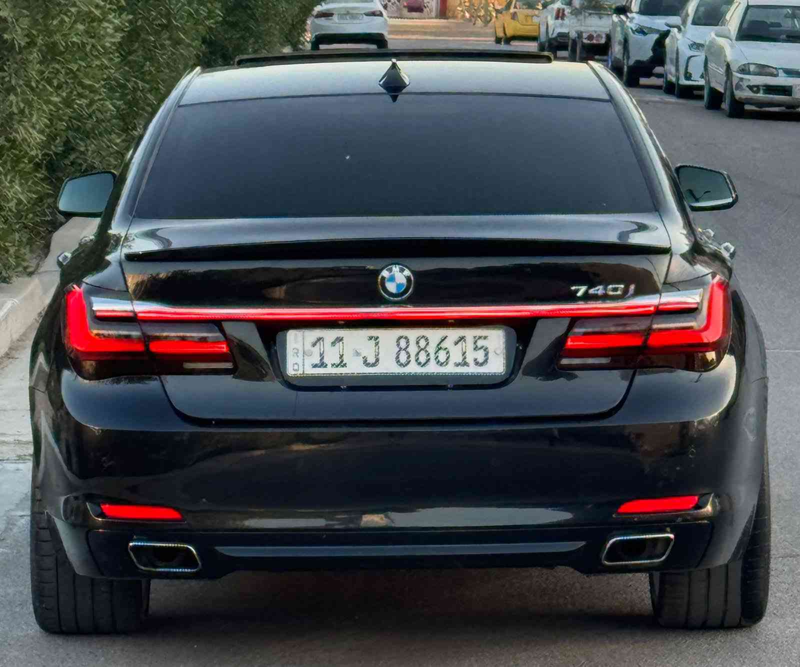 BMW 740 F01 2010  بي ام دبليو
خليجي / باب طويل
صبغ قطعتين فقط. بدون ضرر بدون حادث 
جميع الايرباكات سليمة
السيارة محدثة البجم 2015 و البك لايتات 2020
و داخل محدث شاشة و كيجات هم شاشة
المواصفات :
- فتحة سقف SunRoof
- صندوق كهرباء
- انارة ترحيب
- كشنات جلد + تحكم كهرباء
- كشنات امامية خزن Memory
- كشنات تدفئة امامي + خلفي
- بردات ابواب + بردة خلفية كهرباء
- دشبول خياط 
- ستيرن كهرباء
- مري قلاب 
- شاشة وسائط و ماوس تحكم
- حساسات اماميه / خلفية
- وضعيات قيادة Drive Modes
- هاند بريك بصمة 
رقم بغداد الجديد سنويه و هزه جدد تحويل مباشر 
محرك و كير جاهز صدر امامي خلفي جديد
السعر 168 ورقه ماكو هيج سعر بالعافيه للياخذها 
عنواني بغداد / الكرخ
***********
