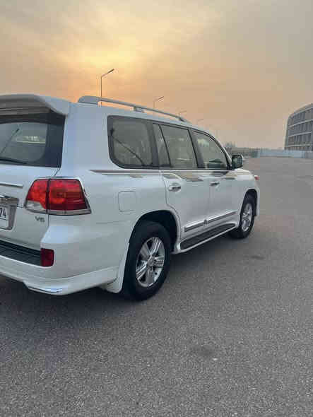 لاندكروز بريم ٢٠١٣ عداد المسافه ١٣٩٠٠٠ قابل للزياده السياره رقم بغداد الرقم الجديد  السياره بيه صبغ الدعاميه الاماميه وربع من الخلفيه وشخط مصله بارد اربع أصابع  السعر ٣٨٠٠٠$  للاستفسار او الاتصال ***********
