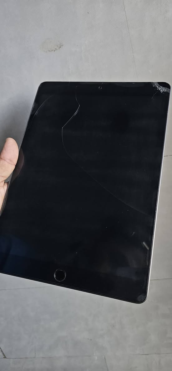 ايباد 9  ذاكرة 64 فقط مبدل كلاسة وكالة وضربة بالضهر ممأثرة بطاريتة ممتازة شغال 100%  اي خلل مبي ونضيف السعر 200 الف العنوان بغداد _ مدينة الصدر ( حي السفير ) 
رقم الهاتف : *********** 
*  هاي الفطور باللزكة مال شاشة
