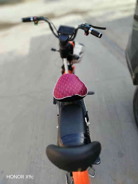 سلام عليكم بايسكل شحن للبيع مابي اي عيب ونضيف السعر 200 وبي مجال  الاتصال *********** مكاني كركوك قادسيه الثانيه
