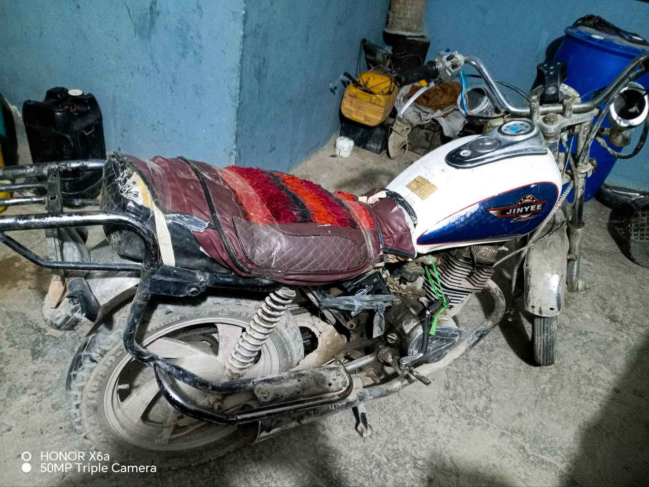 سلام عليكم جني دبل بلك البيع السعر 200 الشراي يتصل *********** نقصه باتري وراق مابي  مكان بهرز ابو خميس
