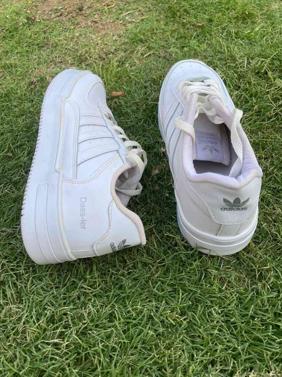 adidas DASS-LER
الحاله: نضيف جداً 
القياس:40
السعر:15


**إذا كنت صاحب هذا الإعلان وتريد حذفه لأي سبب، رجاءا أرسل رسالة إلى الدعم الفني**