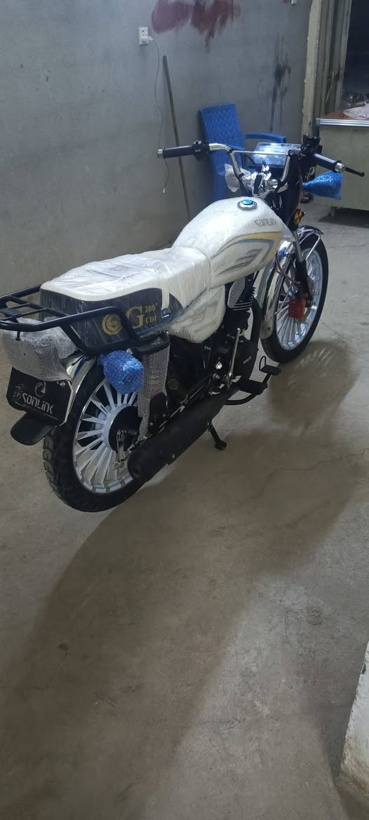 ياالله //قطعة جيس ومال عيد
الإستفسار //***********☎️☎️***********
السيفاان ال 25 الأصلي استعمال ( 12)يوم فقط زيرو
نظافة 100٪٪100 كفالة بصمة تشغيل🛵 
⚙️مكينة 200cc 
لوون مميز دولار ابيض ⬜
مكان ///الصويرة #السبيس تقاطع حي #الزهورر
