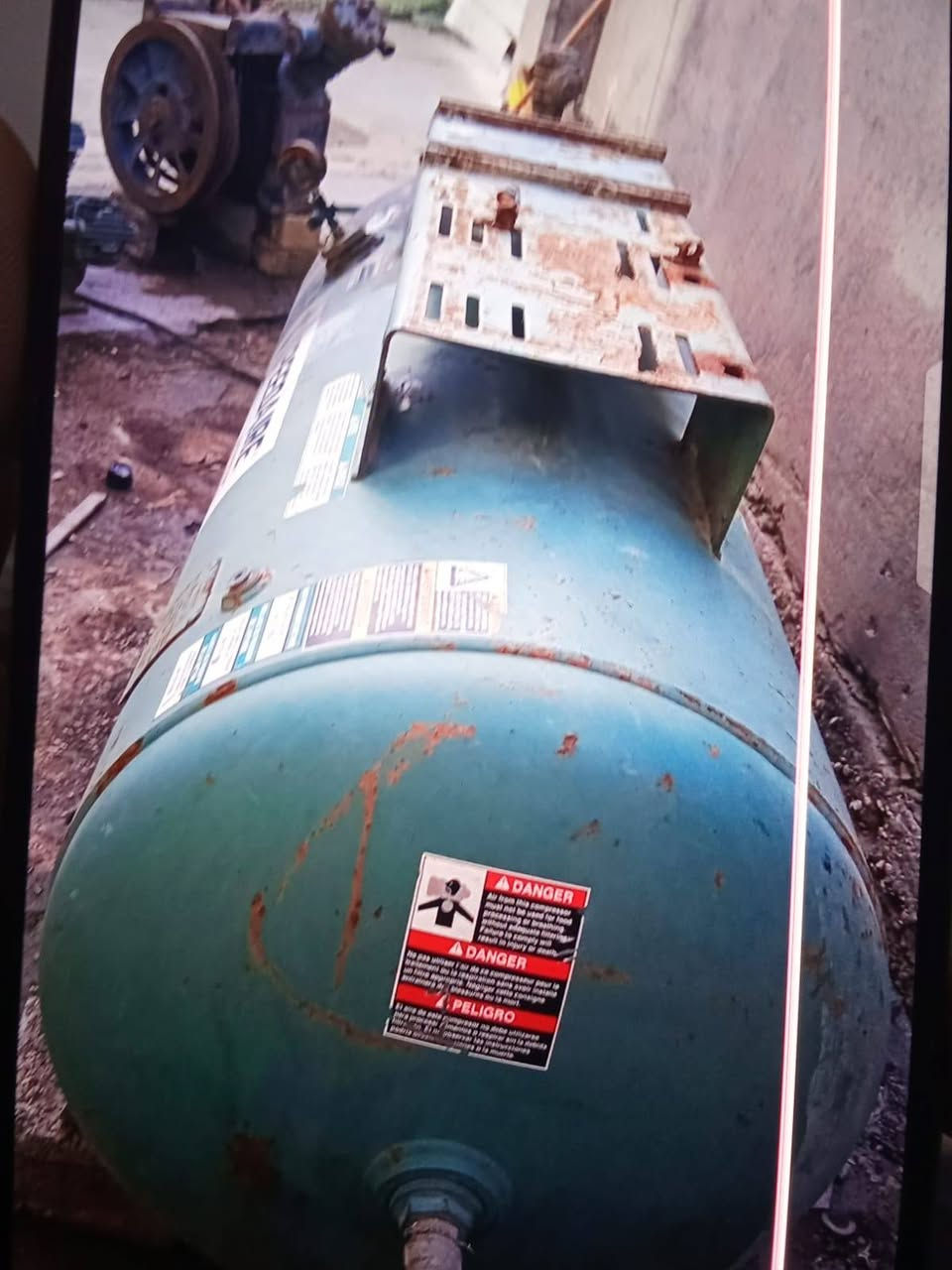 اسلام عليكم اخوان هاي كمبريسر للبيع شغال الي يفيده يخابرني ***********
