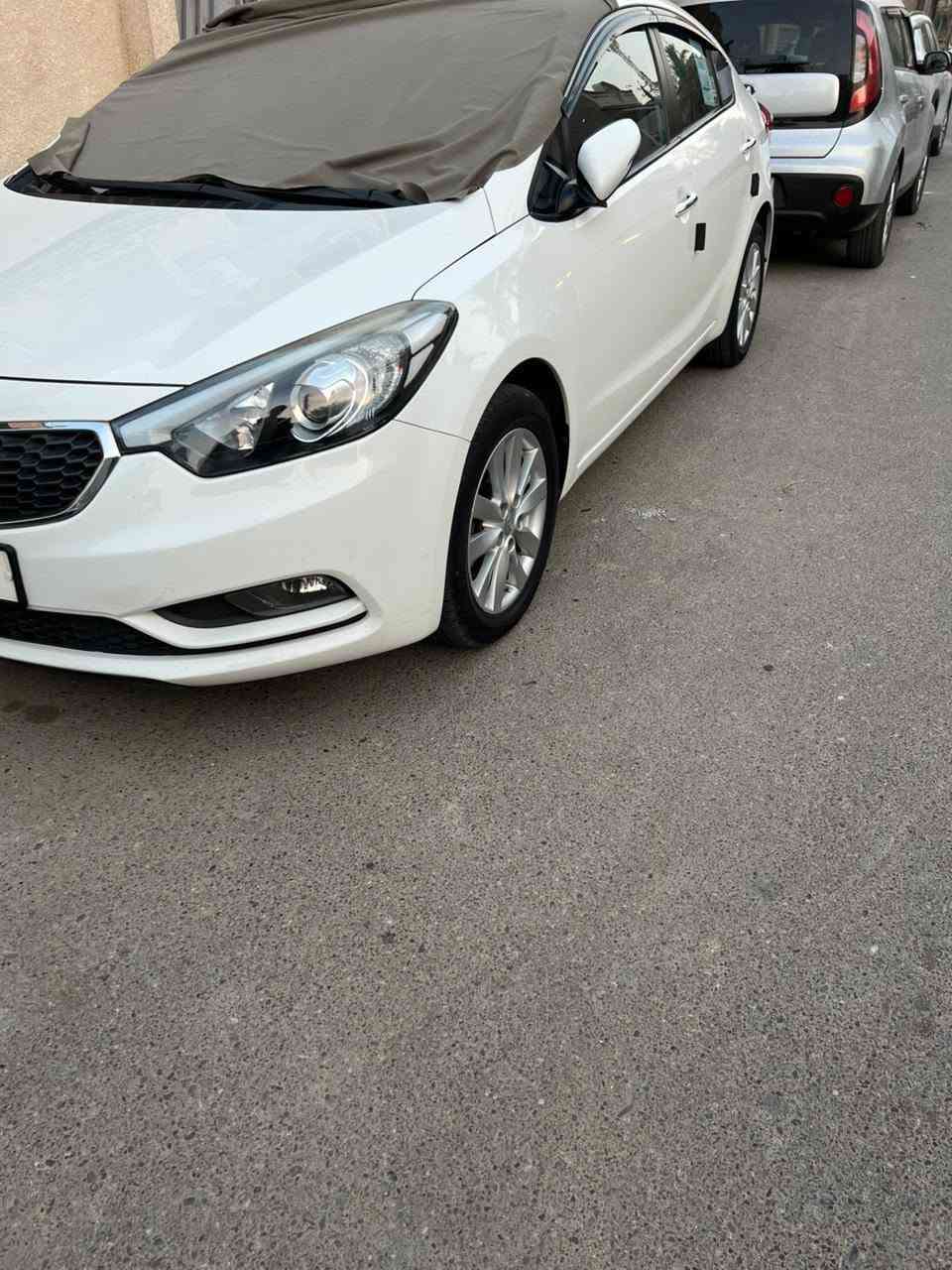 السلام عليكم سيراتو موديل ٢٠١٦ كفاله عامه ماعدا الدعاميه لاماميه وطخه كلش زغيره بلباب موضحه بلصوره وماشيه ٨٧كير مكينه 2000 فتحه فول مواصفات تبريد صدر بعده جديد تخم تاير مكان  بغداد حي الجامعة أو نفق الشرطه  ***********
