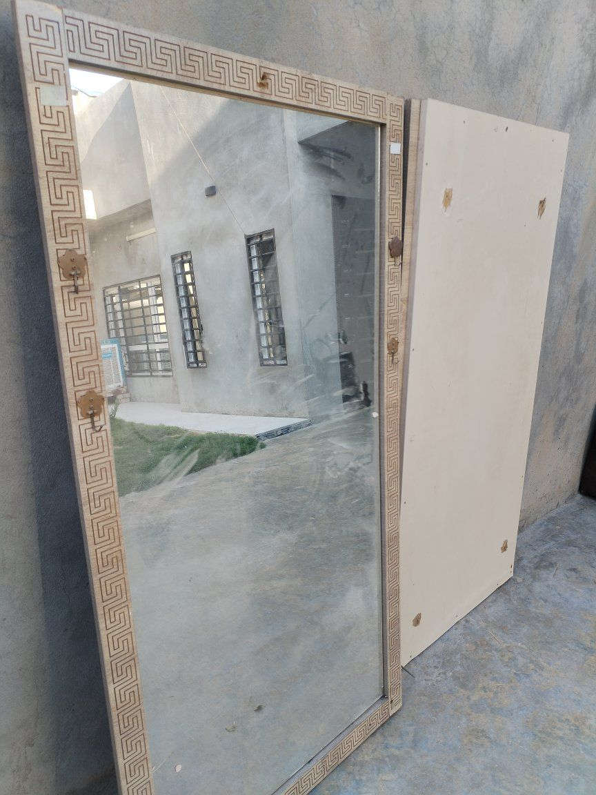 مرايات فصال الطول ١٧٠ العرض ١٠٠
عدد ٢ مالت محل حيل نظيفات للبيع
 اتصل 
***********
