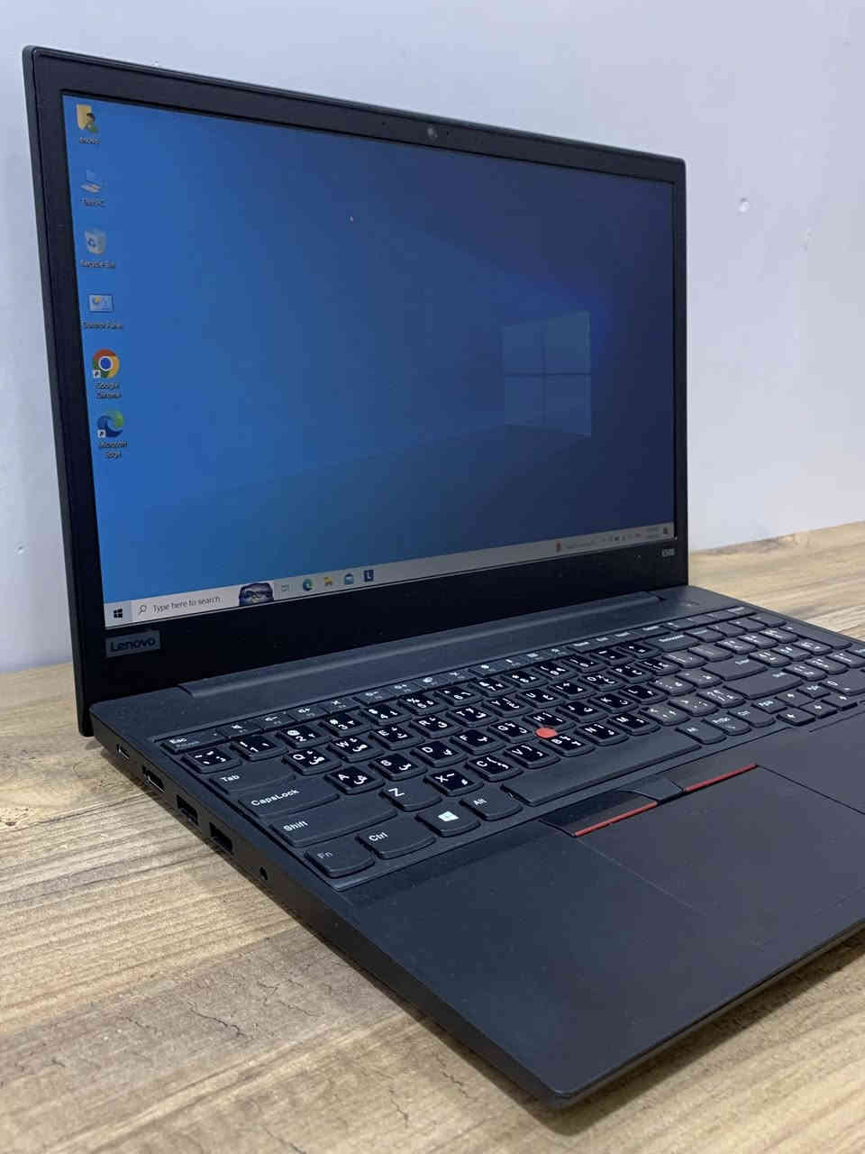 سلام عليكم لابتوب Lenovo ThinkPad E585 للبيع نضيف جداً يشغلك برامج مونتاج والفوتوشوب والبرامج الهندسية والعاب المتوسطة المواصفات :
CPU : AMD Ryzen 7 2700U 2.20GHz
RAM : 8GB DDR4
قابل للتطوير 
HARD : 256SSD
قابل للتطوير 
كرت شاشة : AMD Radeon RX Vega 10
 حجم الشاشة 15.6 : حواف نحيفة
Full HD (1920 x 1080)
سوبر سلم وخفيف الوزن  
بطارية ممتازة جداً
شحن لابتوب تايب سي
Windows 10 : مفعل مدى الحياة 
يحتوي ع المنافذ لي تحتاجها 
شاحن لابتوب 65Watt
وياه الشاحنة الاصلية وكارتونة الجهاز
-———————————————-
ملاحضة : لابتوب نضيف جداً ومابي اي مشكلة يشغلك برامج مونتاج والفوتوشوب والبرامج الهندسية والعاب متوسطة وبالعافية ع ياخذة
————-——-—————————
مكاني بغداد المحمودية
متوفر توصيل للجميع محافظات العراق 
رقمي *********** بي واتساب 
سعره 300 وبي مجال للطيبين
