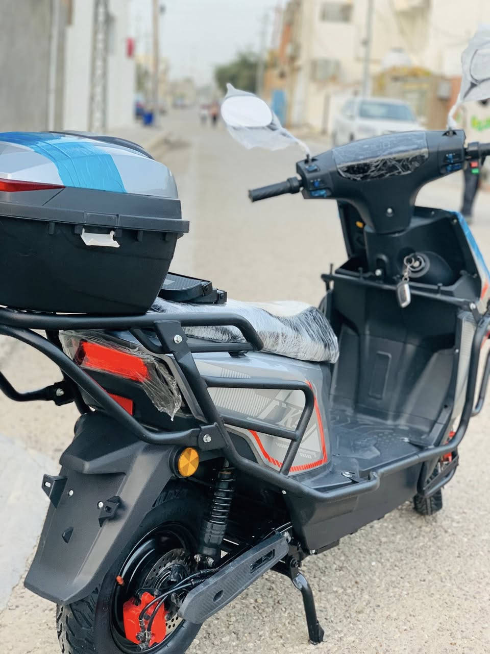 سلام عليكم ماطور شحن للبيع نوع شبح من شركة ((كنج )) أربع سرع بطاريات 🔋 على الفحص شرط تفحص يلة تأخذ الماطور شخط ما بي بعدة جديد ماشي قليل موديل ((2025)) مستخدم شي قليل جدا كهربائيات كلها شغالة تايرات جدد شرط لايت زنون عالي ناصي مع عدسات لون مميز السعر 575ً وبي مجال كلش قليل المكان الأنبار الرمادي الرقم التواصل ***********
