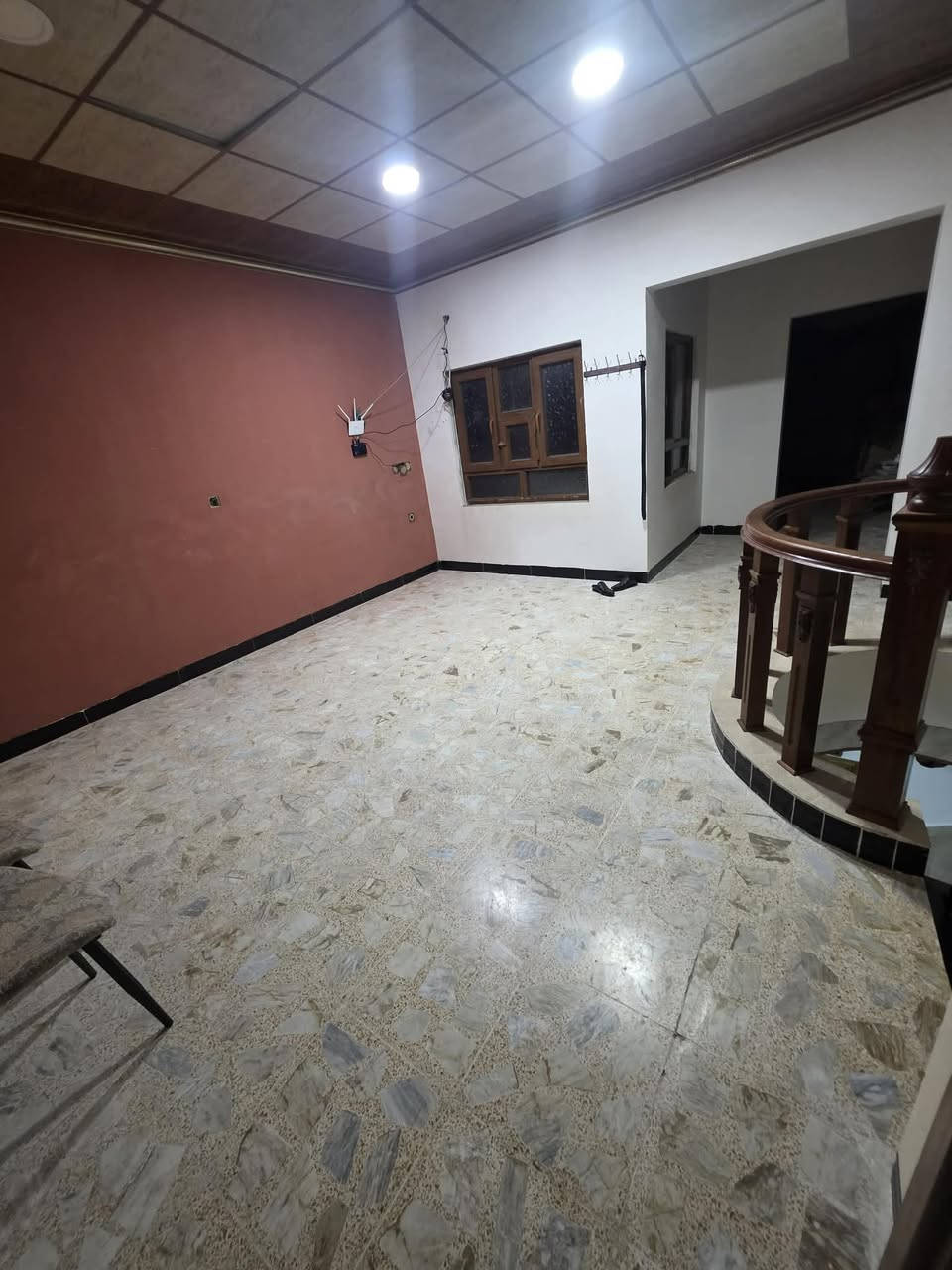 الدار للبيع مساحه 200متر طابقين في حي الكندي الثالثة بناء حديث زيرو كاشي وسيراميك وسقوف ثانوية مكتب دار الأمين للعقار *********** ***********
